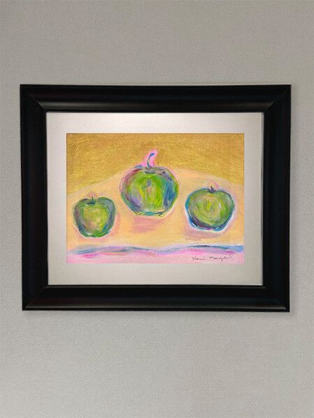 A portrait of three green apples
