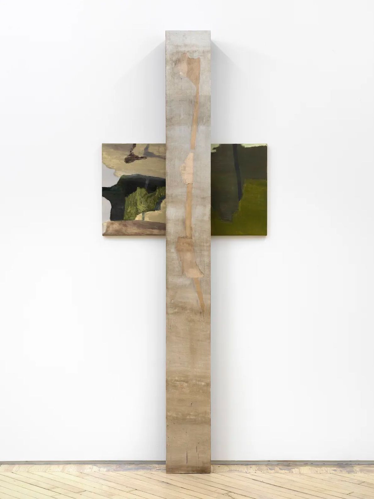 A pillar in front of a painting in a modern gallery space