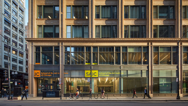 A side view of SAIC in downtown Chicago.