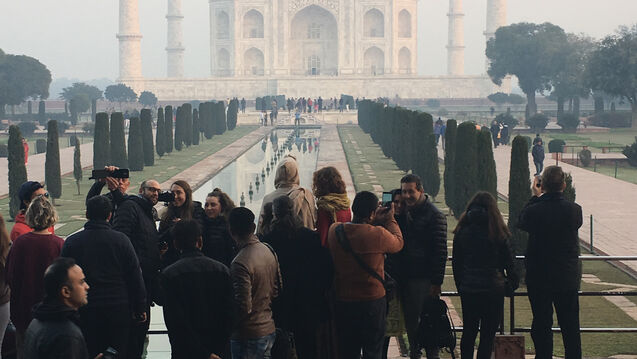 Students in front of the Taj Mahal