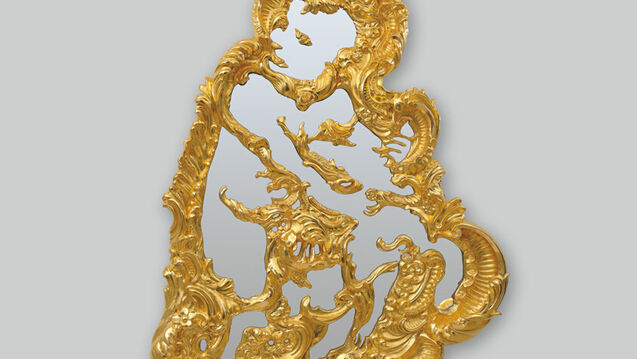 A delicate gold sculpture by Jeff Koons.
