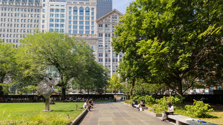 An image of the gardens outside of the Art Institute of Chicago.