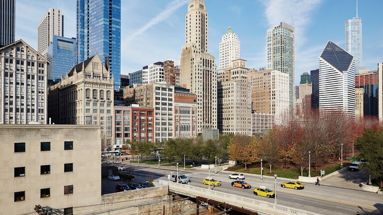 An image of downtown Chicago featuring the skyline.
