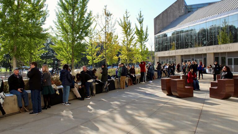 National Portfolio Day line outside the Art Institute of Chicago