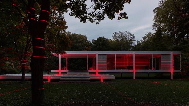 Luftwerk and Iker Gil's installation at the Farnsworth House