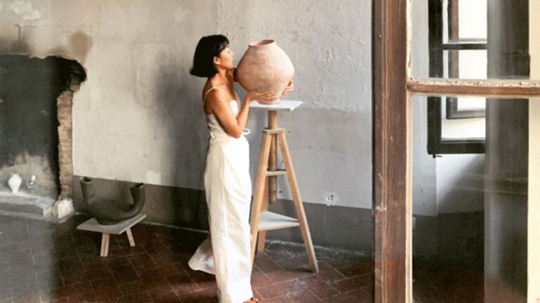 Terracotta Moonjar at Beyond Tradition exhibition at Numeroventi gallery, Florence, Italy (2019) (Courtesy the Artist)