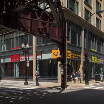 An exterior shot of the Sharp Building on the SAIC campus in downtown Chicago.