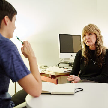 A student meeting with a staff member