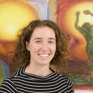A headshot of SAIC writing tutor Emma Stine