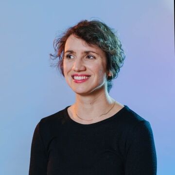 Ada Mayer.