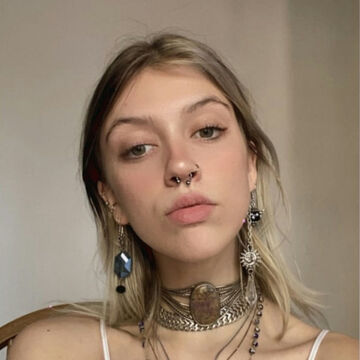 A headshot of SAIC photography student Hanora Lincoln.