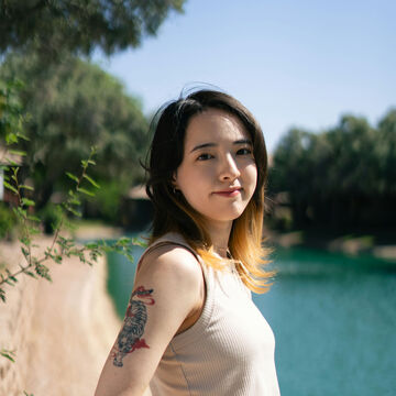 A headshot of SAIC photography student Haru Andersen