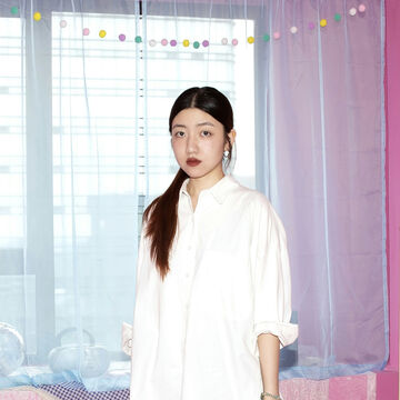 A headshot of SAIC photography student Zhongxuan Niu