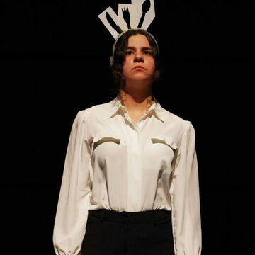 A picture of Irmak Sagir. Irmak has on a headband portraying cutlery and utensils. 