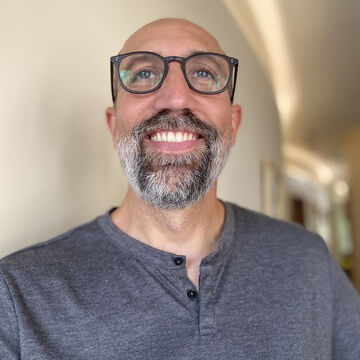 SAIC faculty member Matthew Snoap, a person with light skin tone, a beard, and glasses.