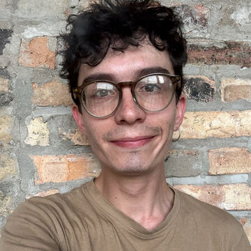 Selfie of David Lozano, an adult person with a fair skin tone, short black hair, and glasses. 