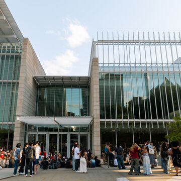 Students of varying ethnicities, ages, and genders on the museum campus.
