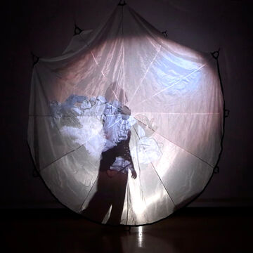 Still of a performance by Bei Qi. 