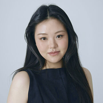 A headshot of the China Admissions Counselor Lianxi Zhou