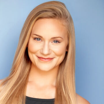 Headshot of Stevie Irving, an adult person with a fair skintone and blonde hair. 