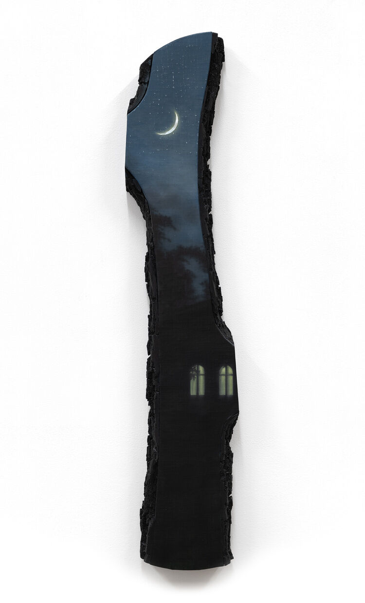 A canvas shaped like a column