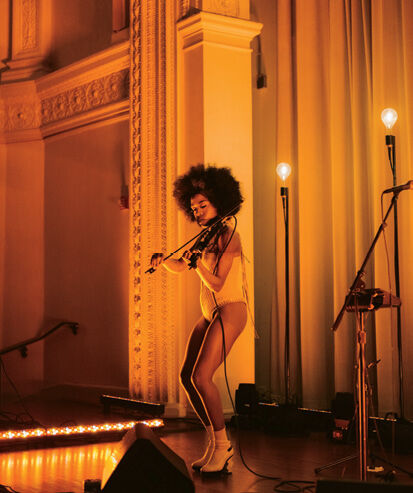 Sudan Archives performance at the Art Institute of Chicago museum. Photo: Kristin Pedersen Sudan Archives performance at the Art Institute of Chicago museum. Photo: Kristin Pedersen